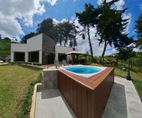 Villa Casa Bella Peñol acceso a la represa Guatape